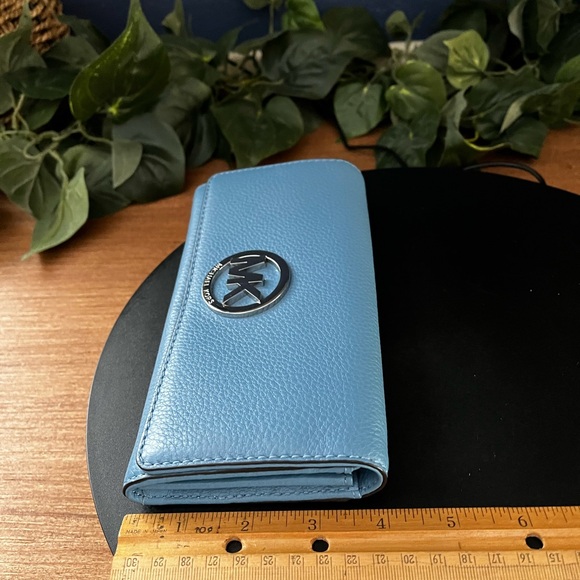 NWOT Michael Kors Fulton Sky Blue Pebbled Leather Wallet - Picture 10 of 11